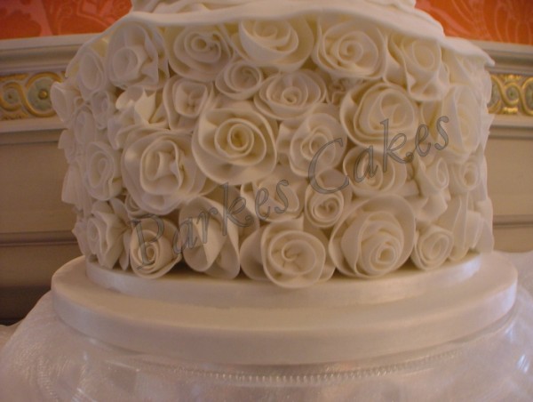 ian stuart wedding dress cake close up